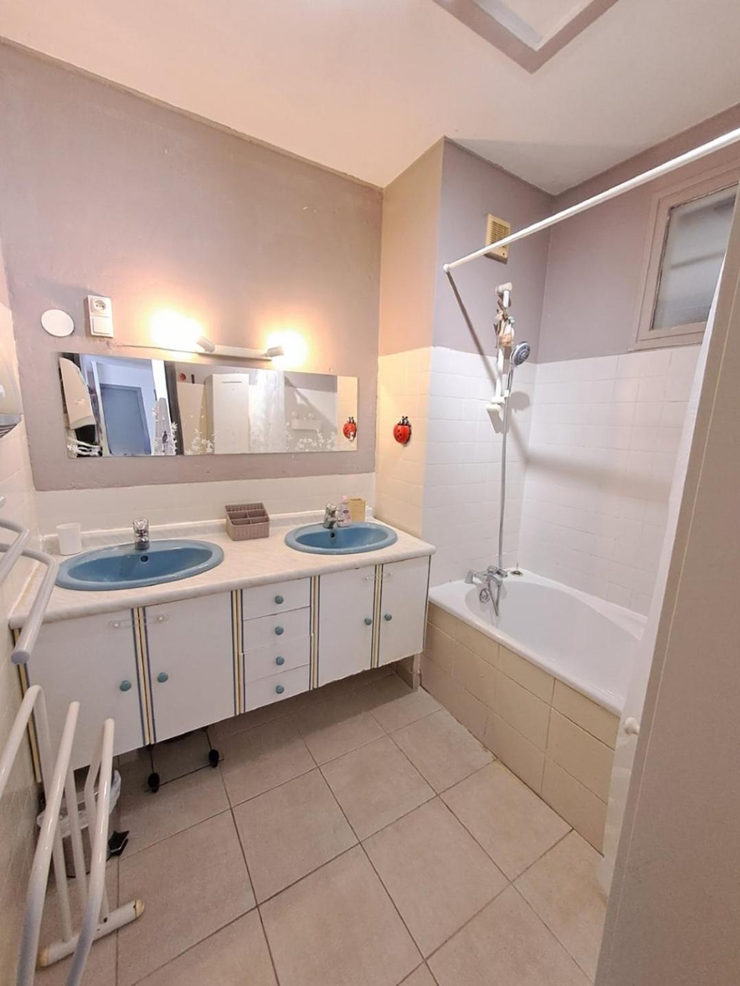 Le Ces-Spacieuse Maison - Wifi Jardin - Parking Gratuit - 15Min Des Plages Beziers Luaran gambar
